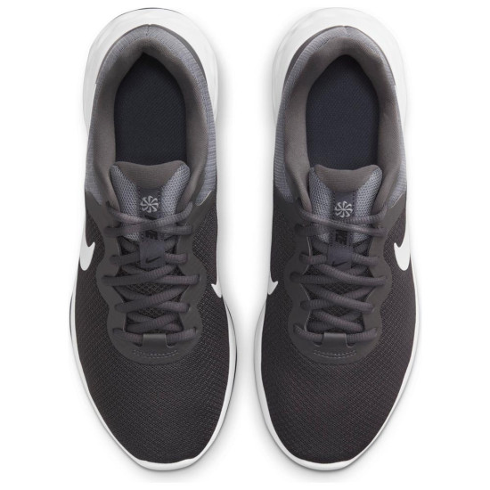 Nike Revolution 6